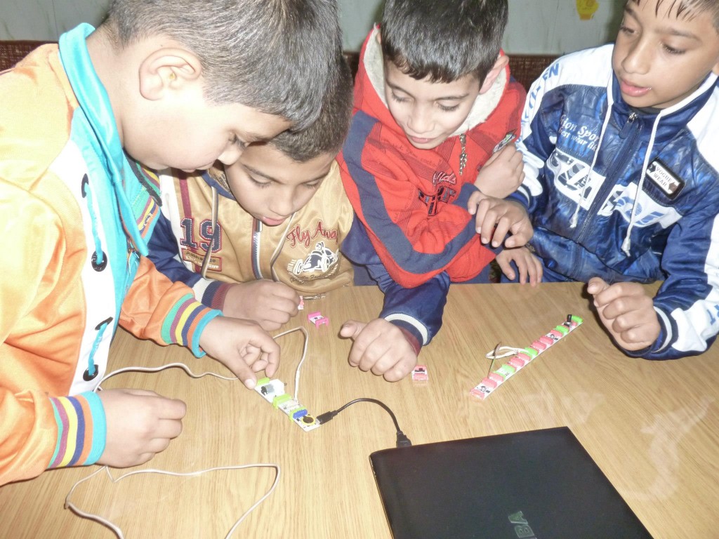 littleBits drawing a crowd of young innovators :)